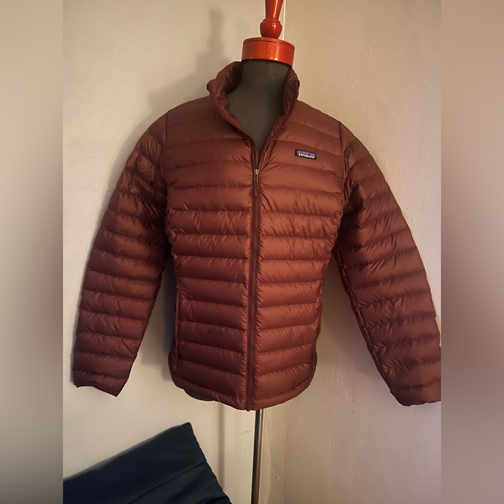 Patagonia Women's Down Mid Length Jacket Size XL, Red/Maroon Color, NEVER WORN!